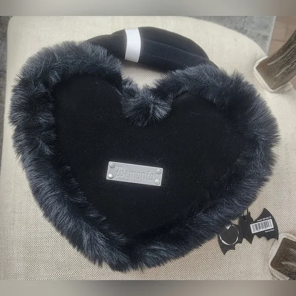 Dolls Kill - Demonia Faux Fur Heart-Shaped Purse - Picture 2 of 4